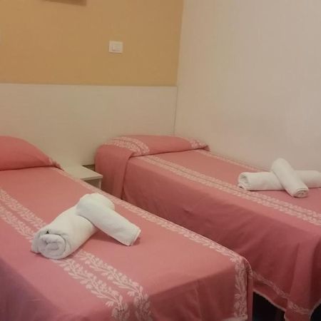 רימיני Hotel Manolita מראה חיצוני תמונה