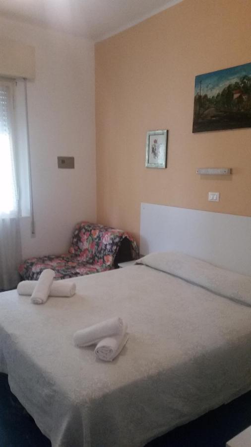 רימיני Hotel Manolita מראה חיצוני תמונה