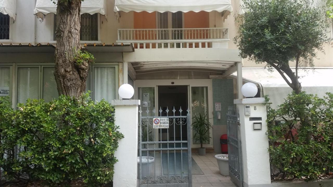 רימיני Hotel Manolita מראה חיצוני תמונה