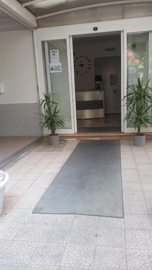 רימיני Hotel Manolita מראה חיצוני תמונה