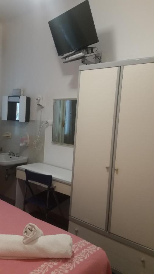 רימיני Hotel Manolita מראה חיצוני תמונה