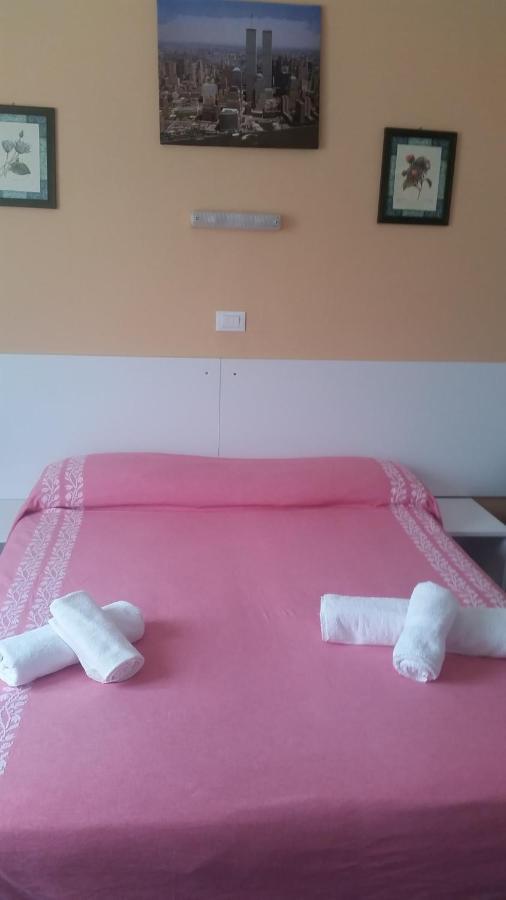 רימיני Hotel Manolita מראה חיצוני תמונה
