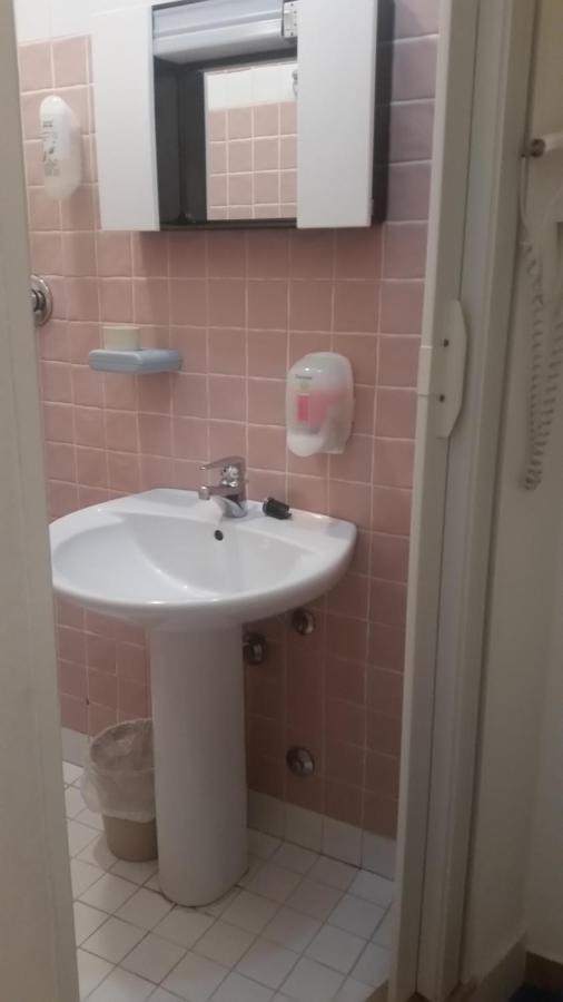 רימיני Hotel Manolita מראה חיצוני תמונה