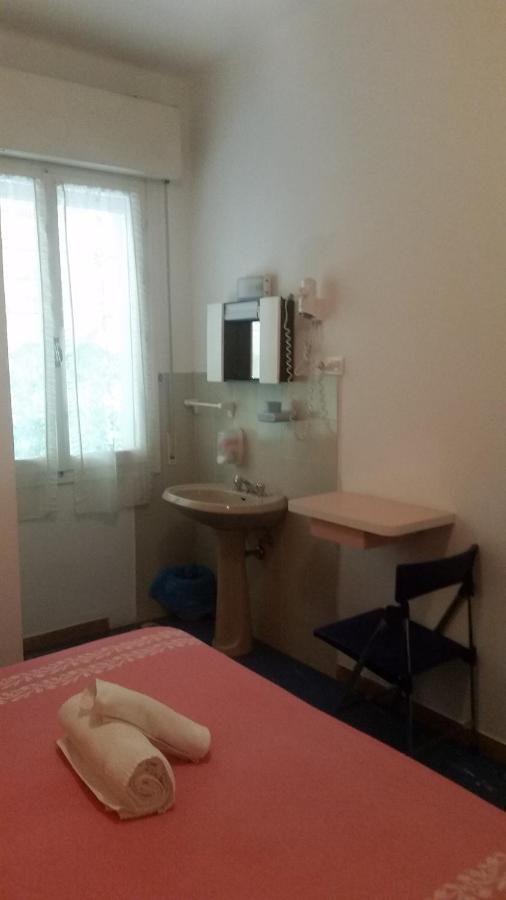 רימיני Hotel Manolita מראה חיצוני תמונה