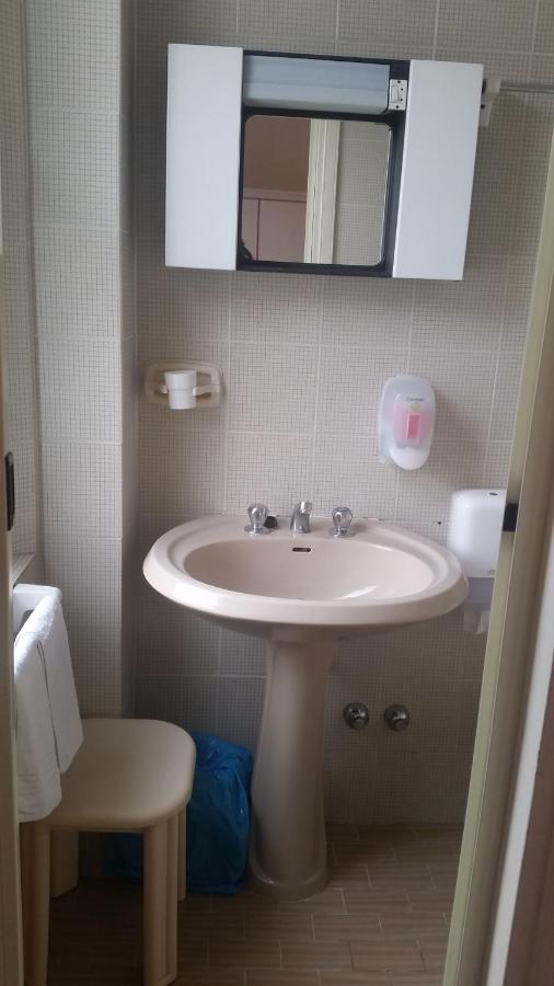 רימיני Hotel Manolita מראה חיצוני תמונה