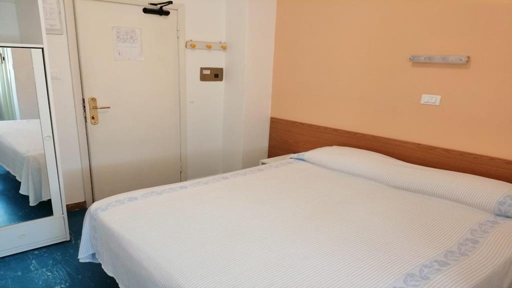 רימיני Hotel Manolita מראה חיצוני תמונה