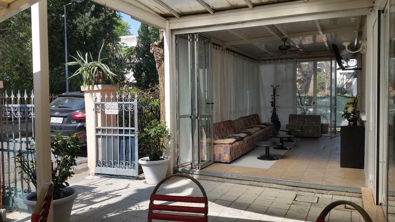 רימיני Hotel Manolita מראה חיצוני תמונה