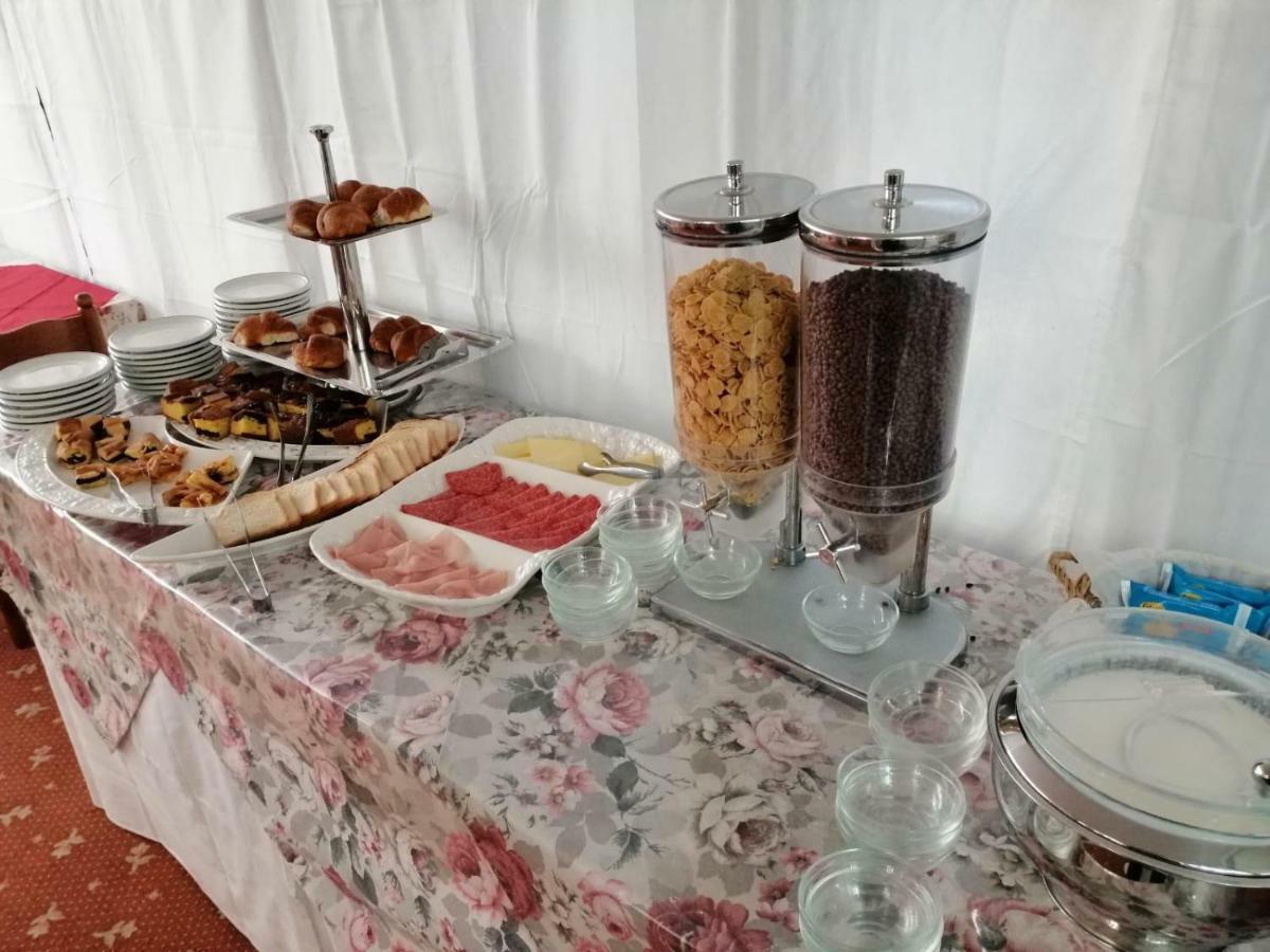 רימיני Hotel Manolita מראה חיצוני תמונה