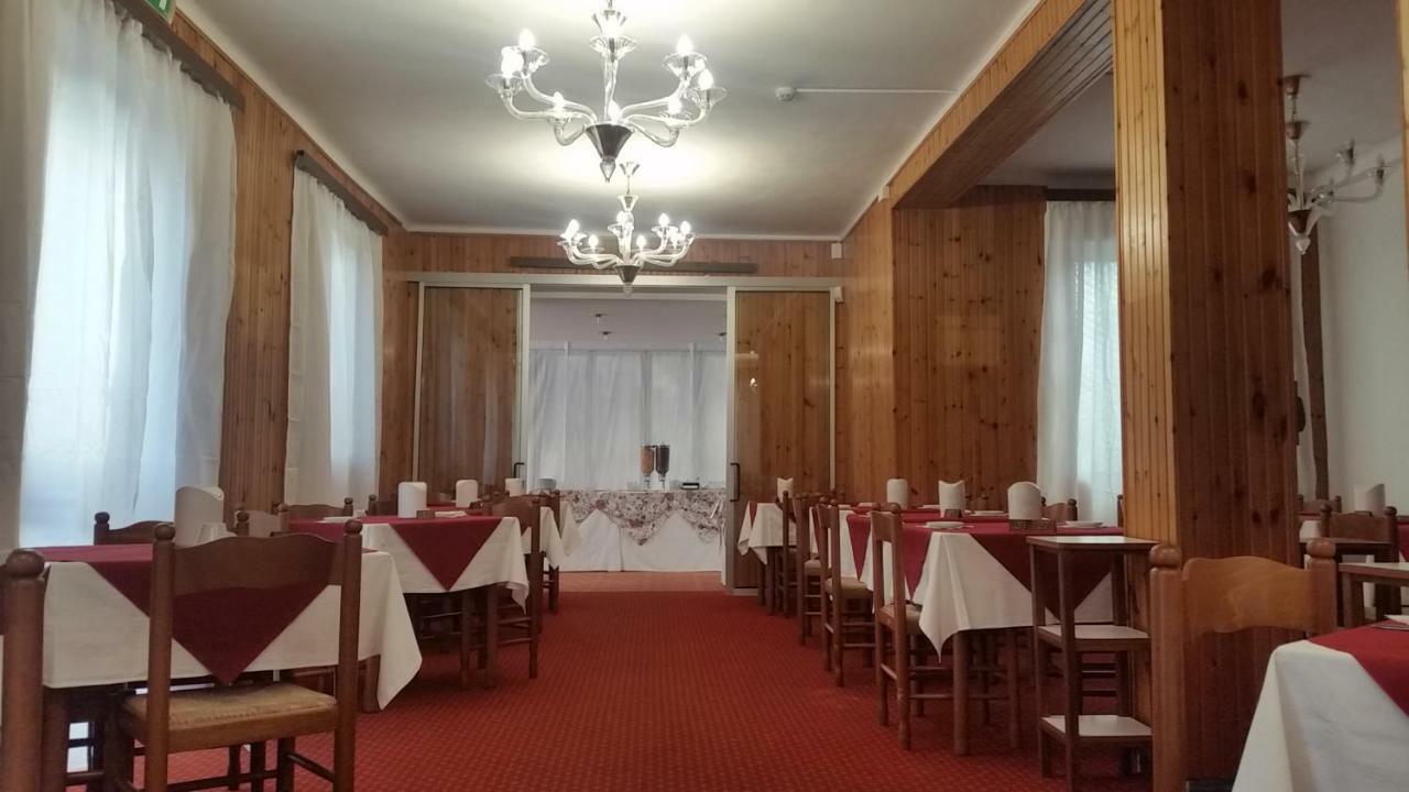 רימיני Hotel Manolita מראה חיצוני תמונה