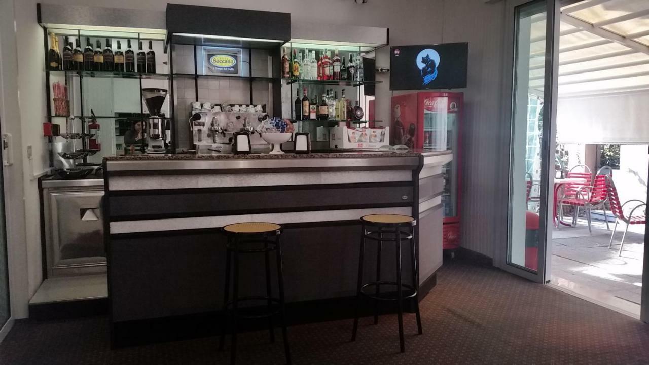 רימיני Hotel Manolita מראה חיצוני תמונה