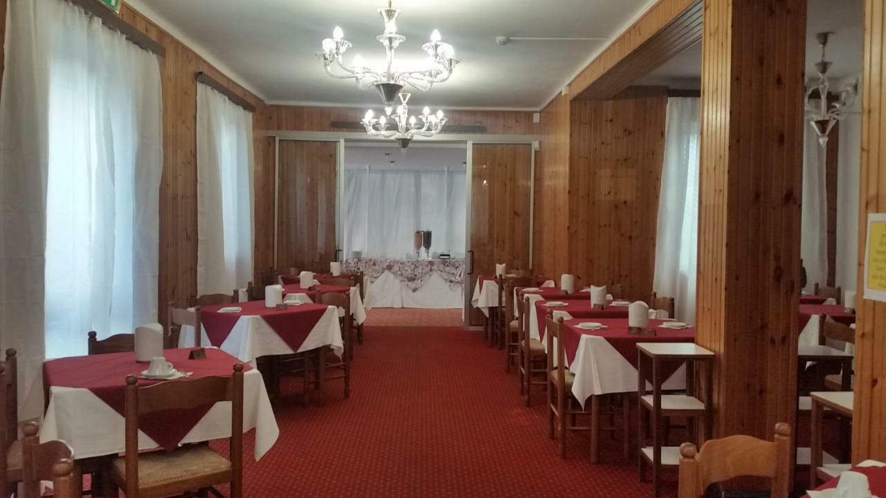 רימיני Hotel Manolita מראה חיצוני תמונה