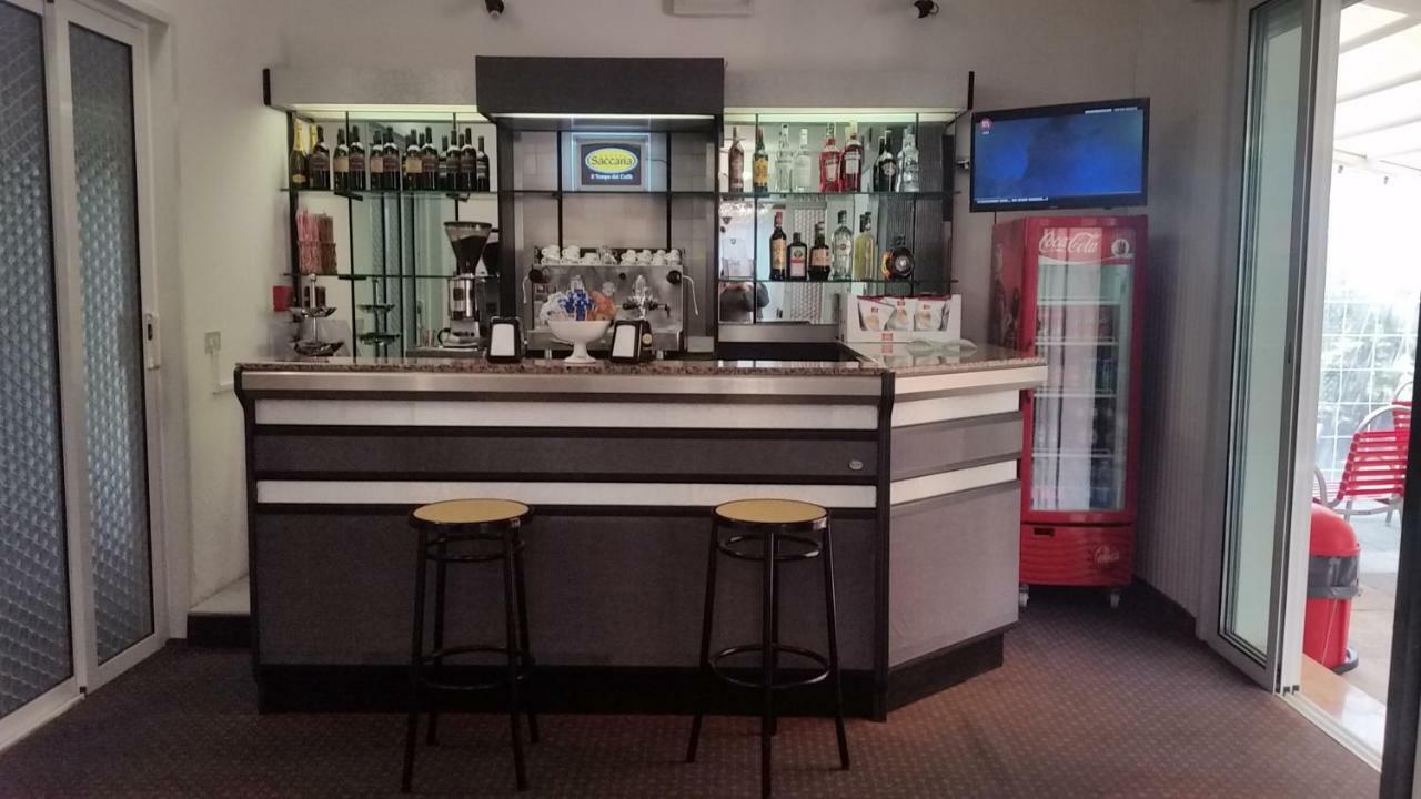 רימיני Hotel Manolita מראה חיצוני תמונה