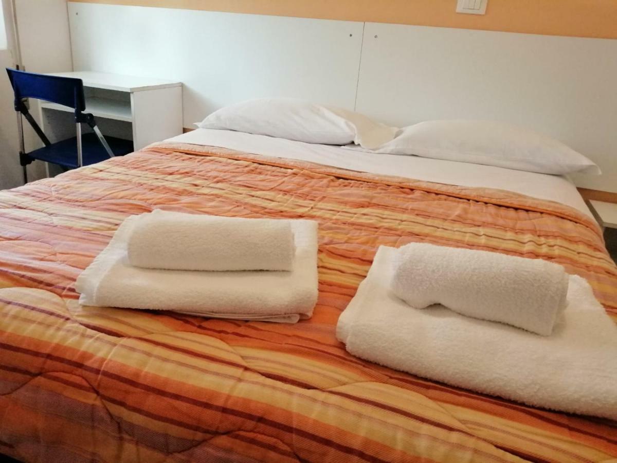 רימיני Hotel Manolita מראה חיצוני תמונה