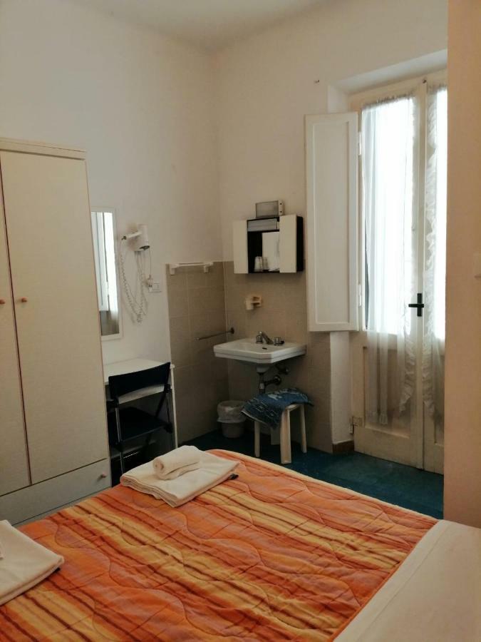 רימיני Hotel Manolita מראה חיצוני תמונה