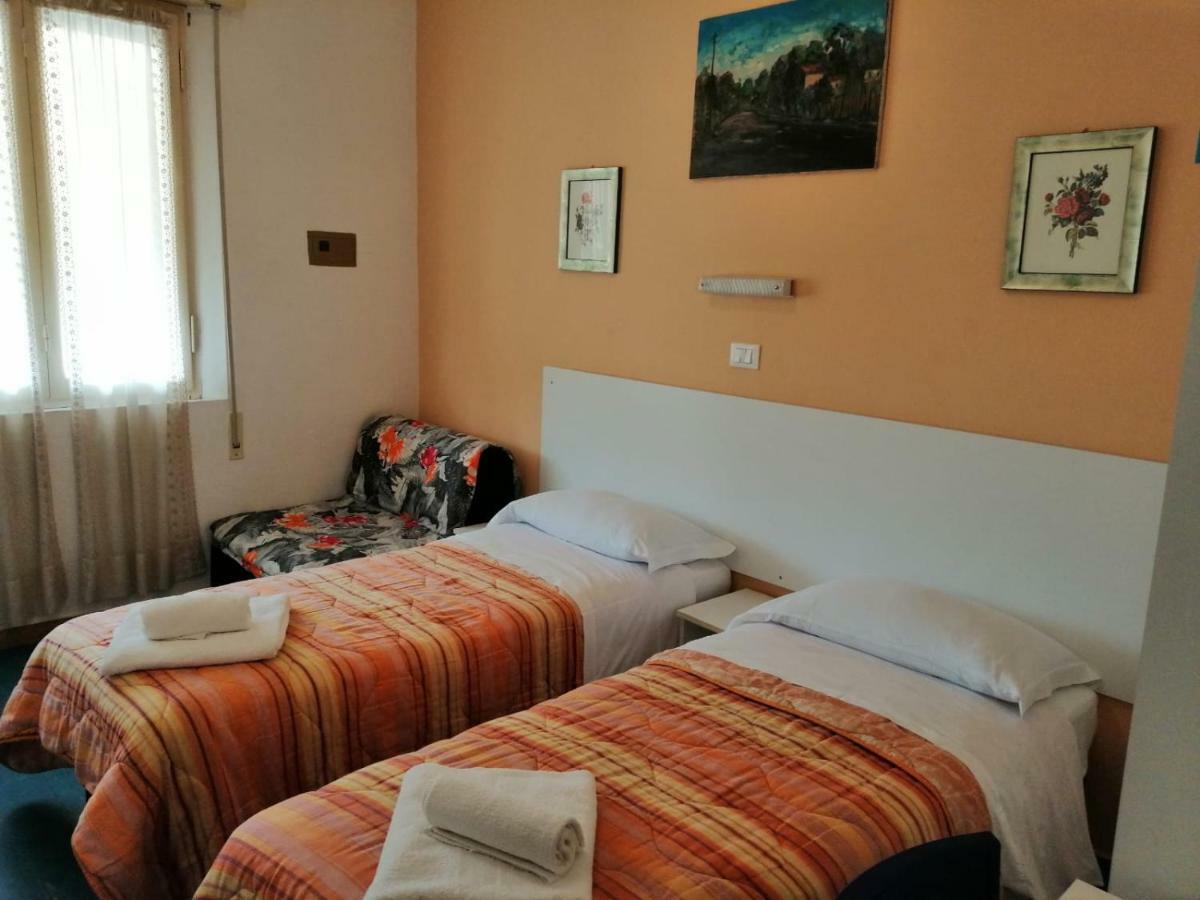 רימיני Hotel Manolita מראה חיצוני תמונה