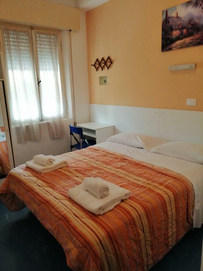 רימיני Hotel Manolita מראה חיצוני תמונה