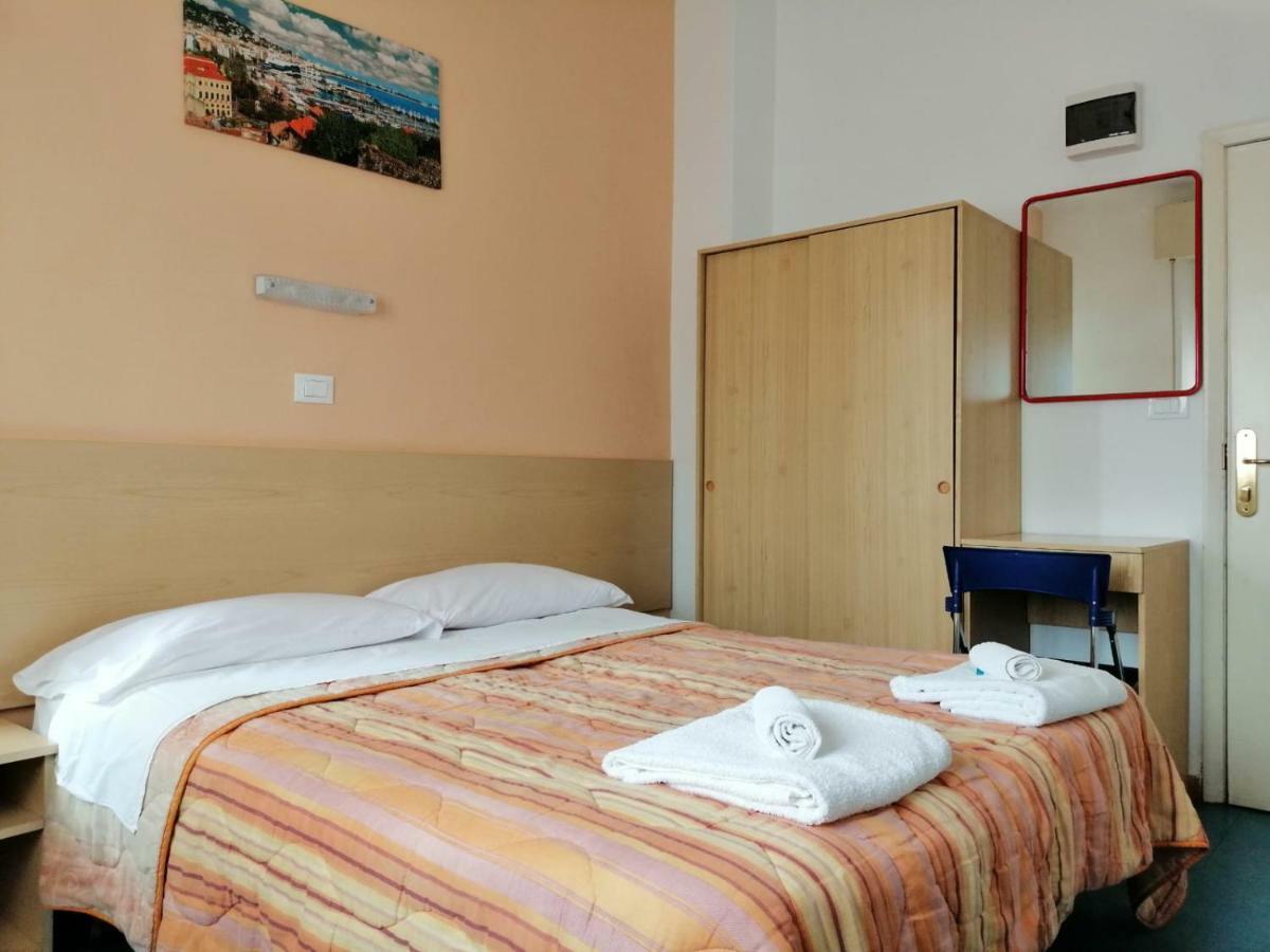 רימיני Hotel Manolita מראה חיצוני תמונה