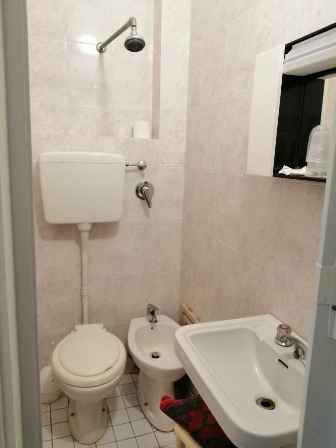 רימיני Hotel Manolita מראה חיצוני תמונה