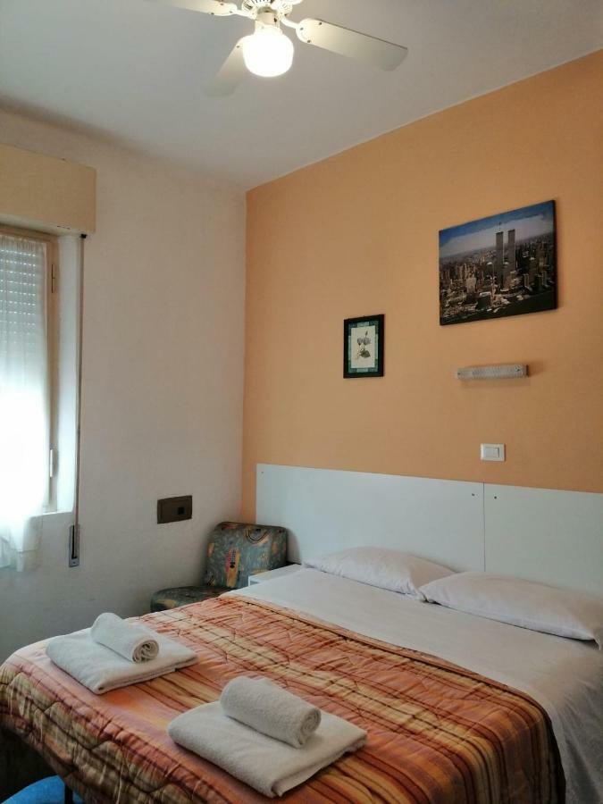 רימיני Hotel Manolita מראה חיצוני תמונה