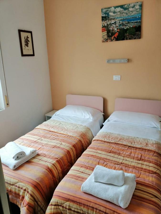 רימיני Hotel Manolita מראה חיצוני תמונה